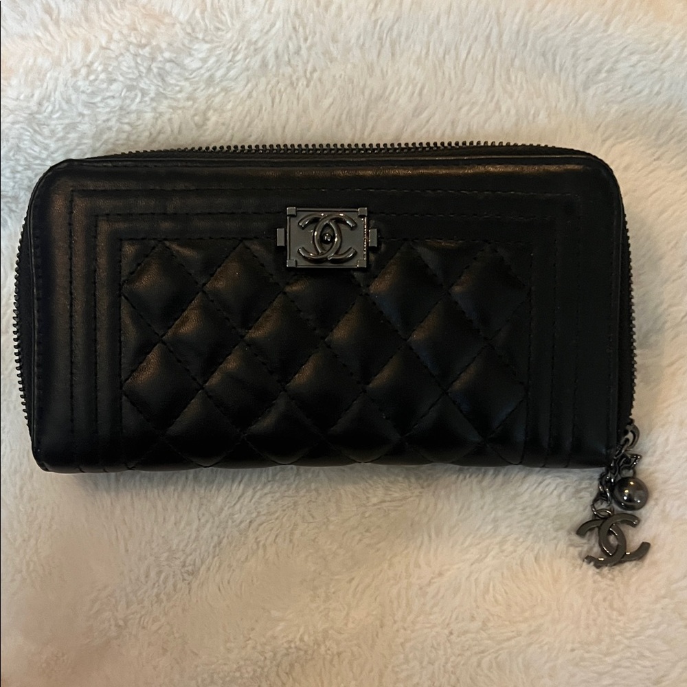 Authentic CHANEL Black Quilted Zipper Wallet